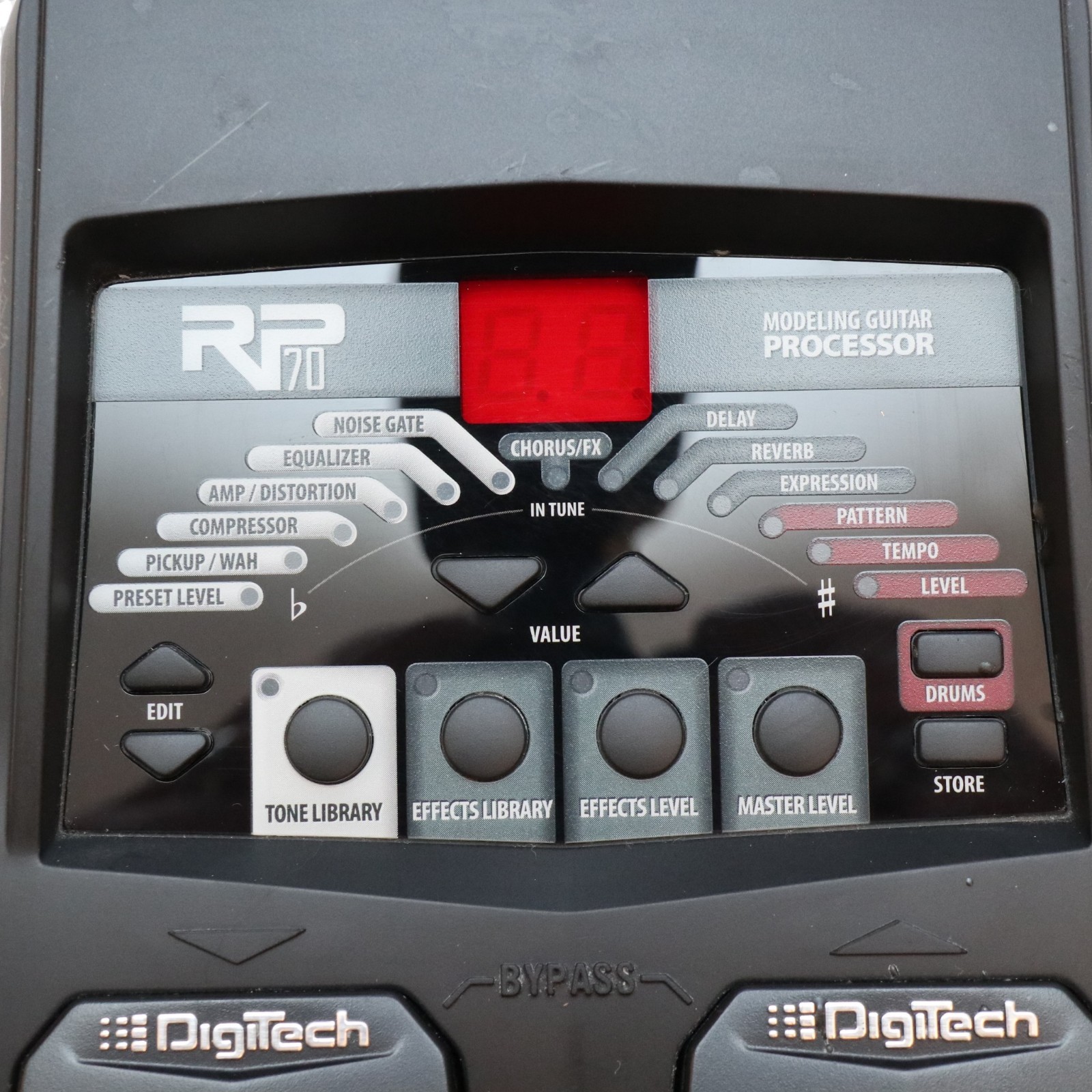 Digitech RP70 Modeling Guitar Processor with power supply
