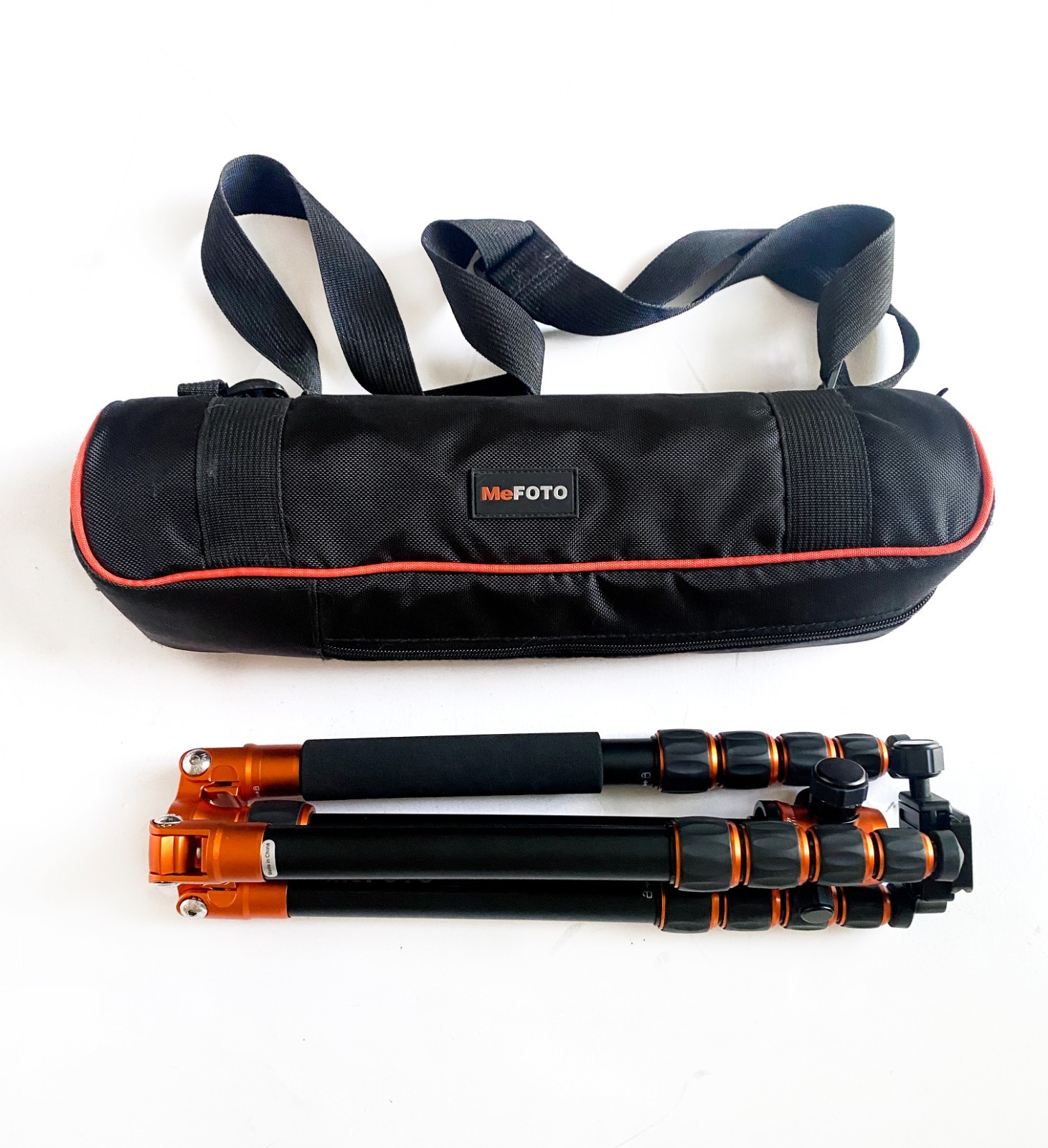 PHOTOGRAPHERS! Orange/black MeFoto RoadTrip Travel Tripod & Q1 ball head.  61.6"