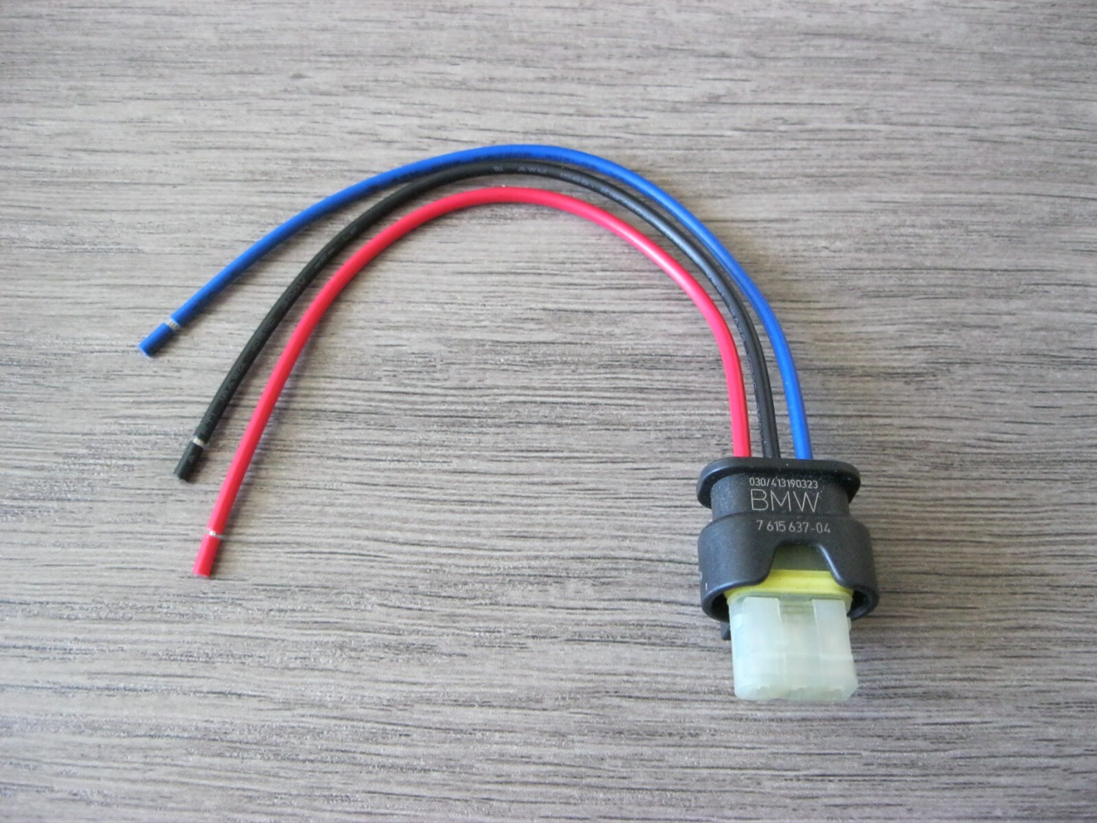 For BMW Oil Pressure / Parking Distance Sensor Connector Pigtail Plug 7615637-04