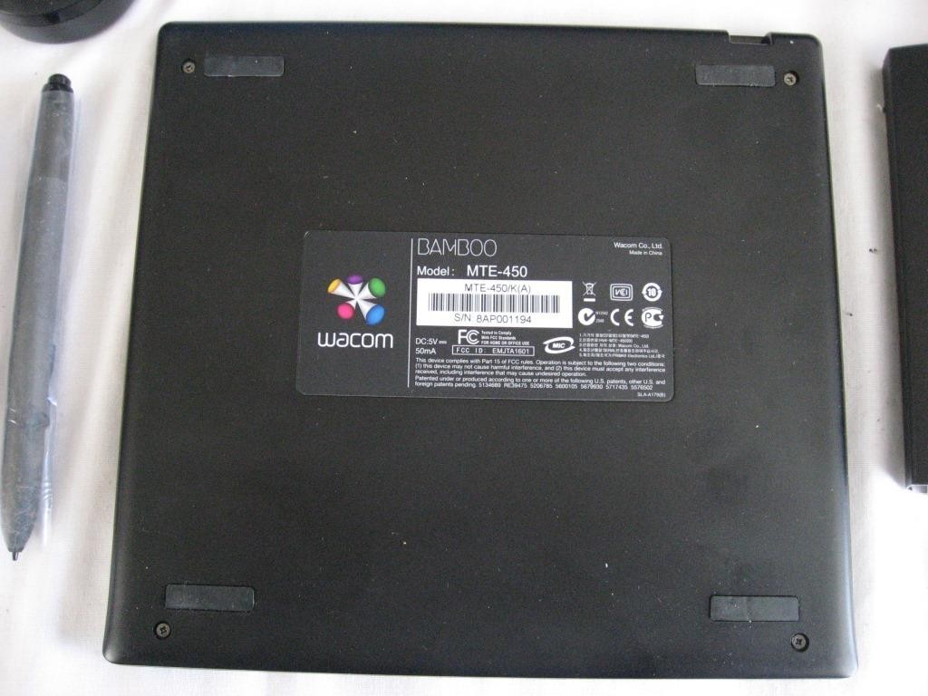 Wacom Bamboo Graphics/Drawing Tablet - Model MTE-450