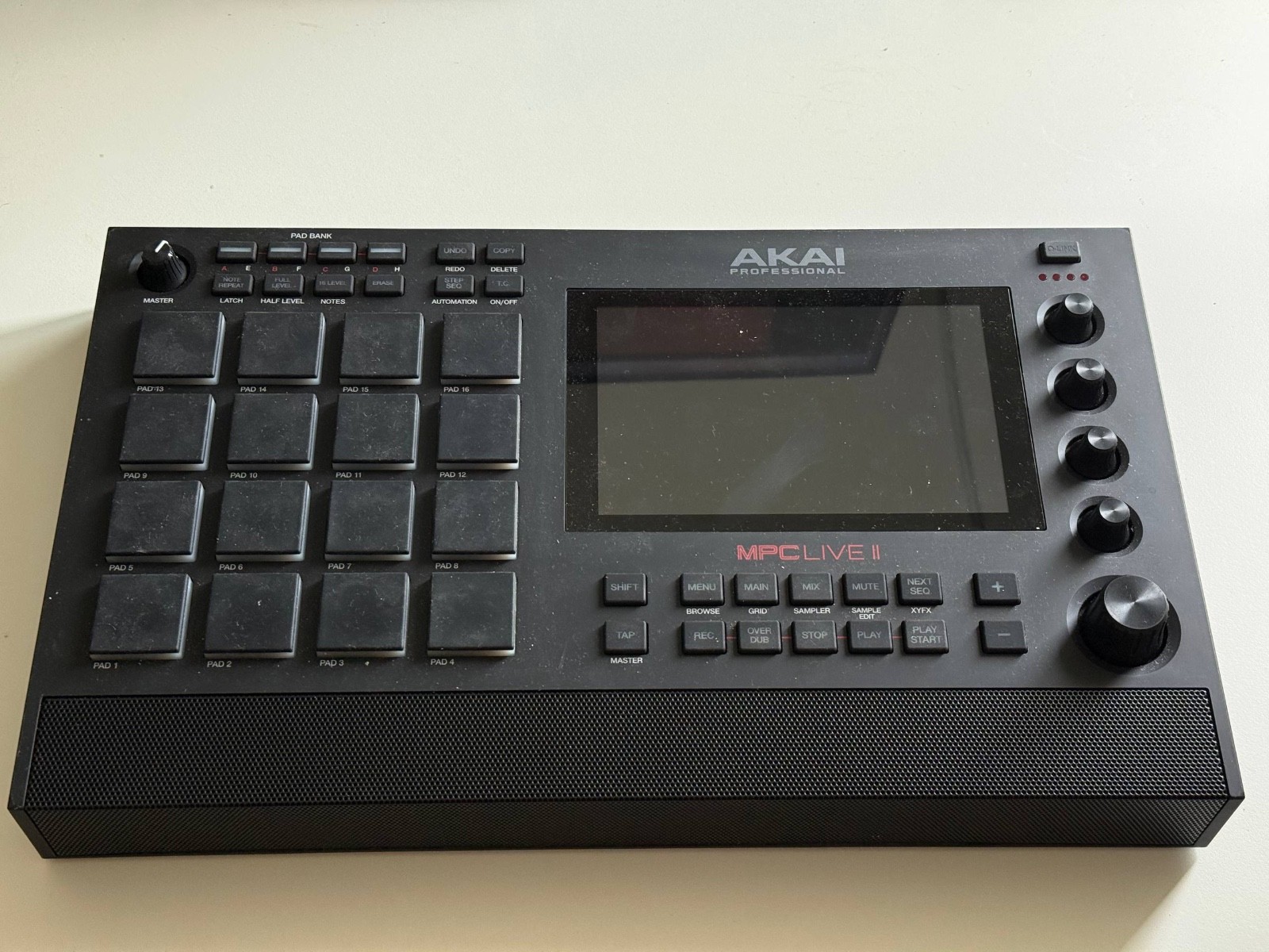 akai mpc live 2