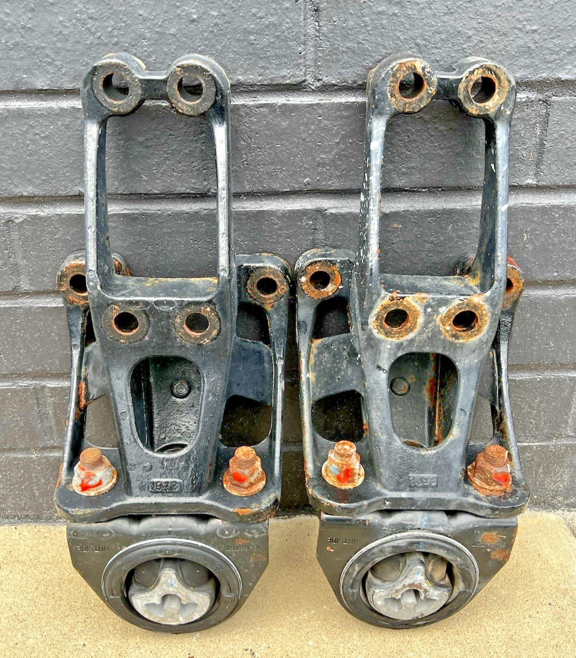 2024 Freightliner Cascadia 126 Sleeper Front Cab Support Bracket Set of 2