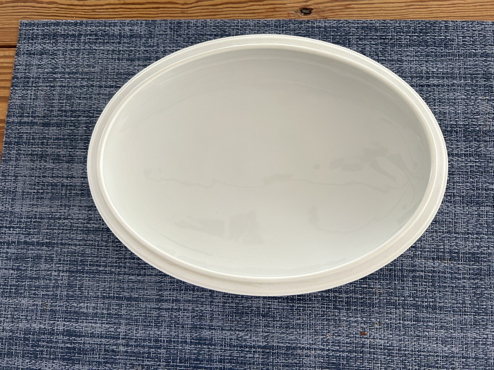 EUC- Easterling Majestic Large 10” Oval Covered Vegetable / Casserole
