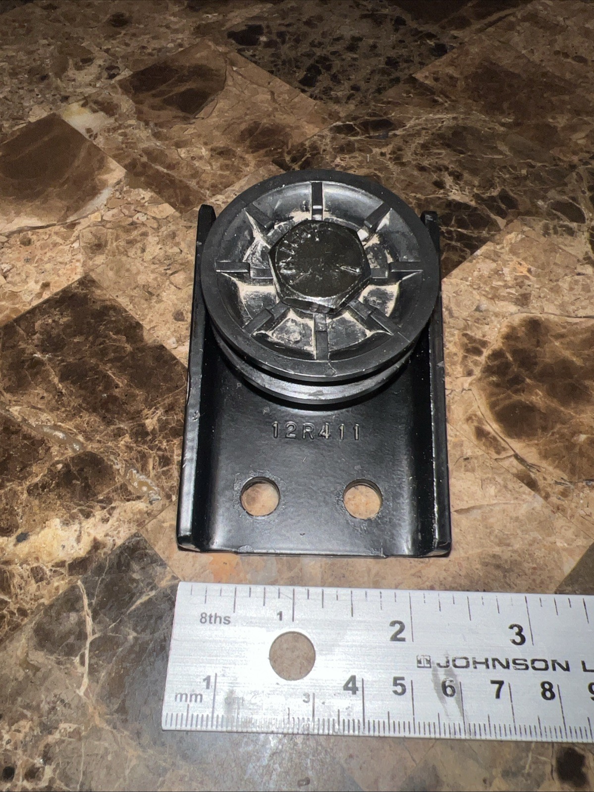 LIFTMASTER/CHAMBERLAIN/CRAFTSMAN FRONT BELT PULLEY And 12r411 BRACKET OEM Used