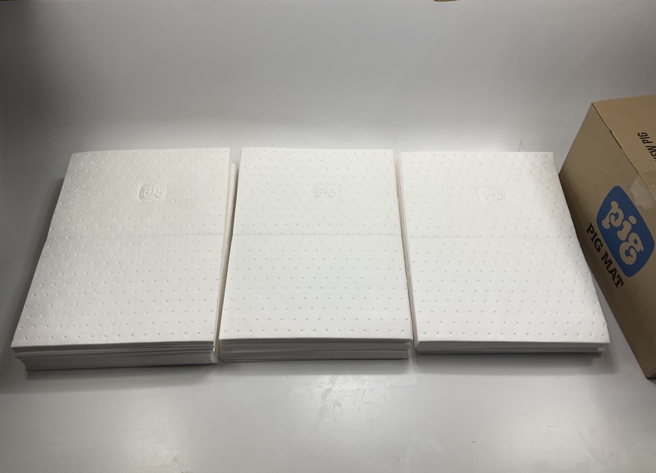 Pig 26300 Water-Repellent, Oil-Absorbent, Med-Weight Mat Pad 15" X 20" 100 Pack
