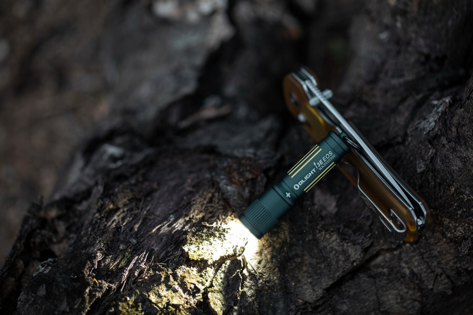 Olight I3E EOS Dream Blue EDC Keychain Waterproof LED Flashlight, 90 Lumen, 1AAA