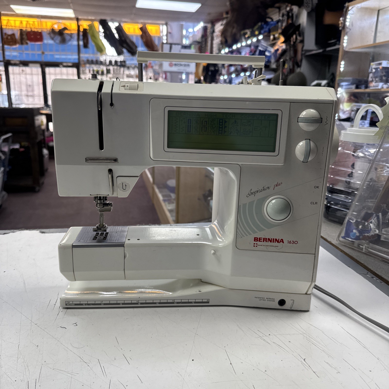 Bernina 1630 Inspiration Plus Sewing Machine Swiss Made NO Pedal LCD ON