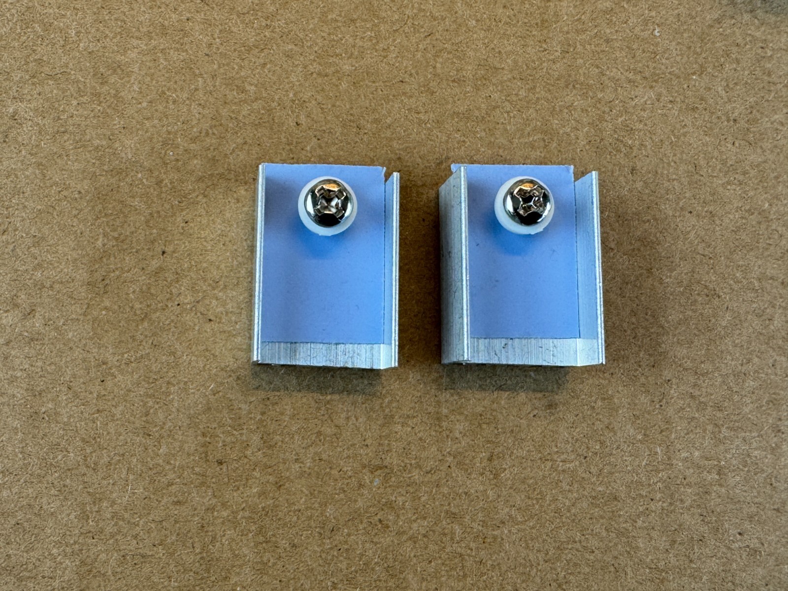 2 New TO-220 Heat Sinks w/ Insulators & Hardware for Transistors Pioneer (Qty)