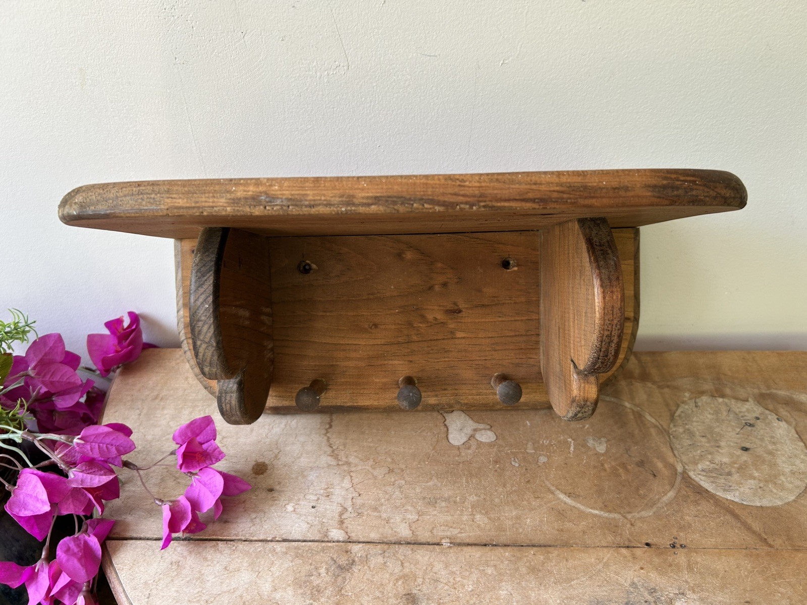 Vintage Wooden Wall Shelf Heart with pegs.Cottage Farmhouse heart shelf *Read ‼️