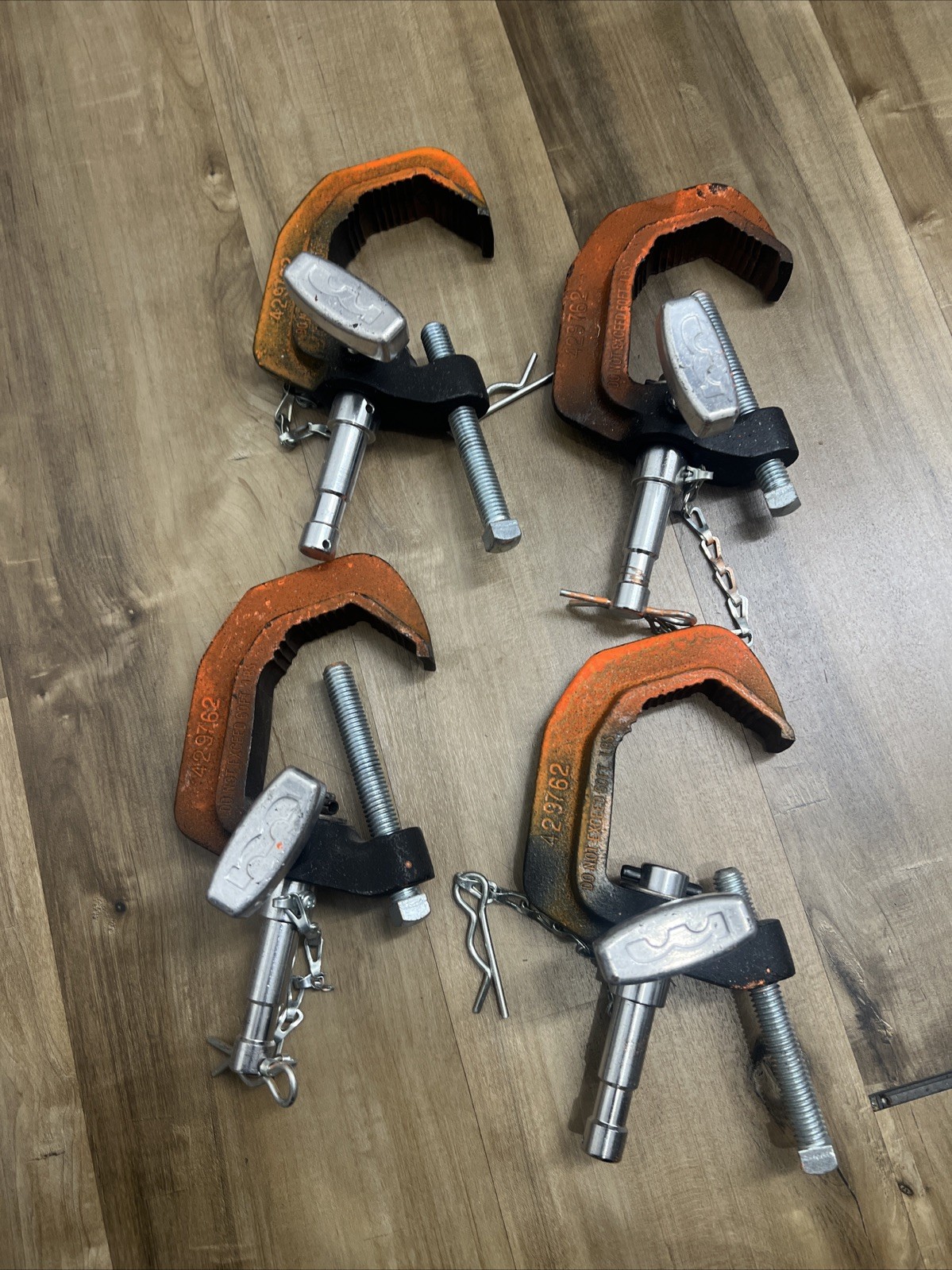 Lot of 4 Matthews 429762 Baby Pipe Clamp 5/8" Pin Light Hanger w/ Safety Chain