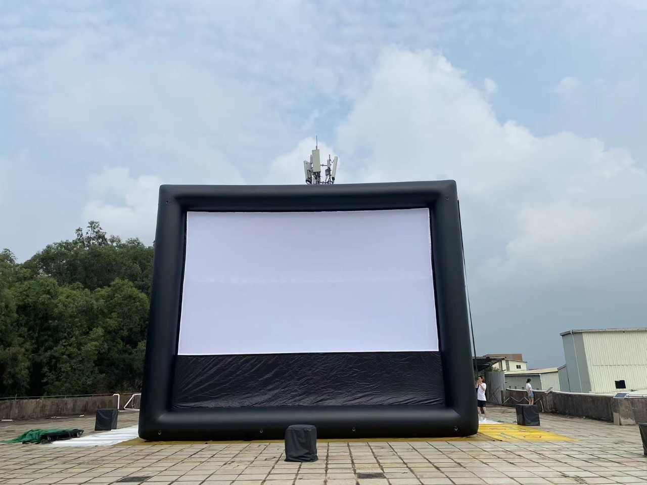 AirAds 26x15FT Inflatable Movie Screen Elastic Wrinkle Free Home Cinema+ Blowers