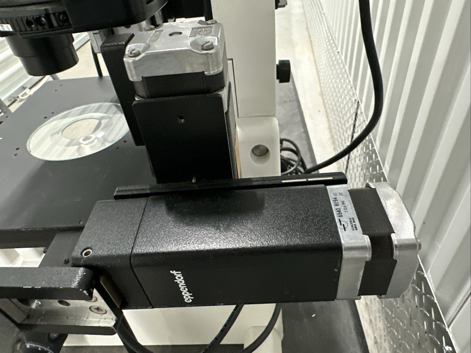 Nikon Eclipse TE300 Inverted Microscope Plan Fluor 10/20/40x Eppendorf 6540 R094