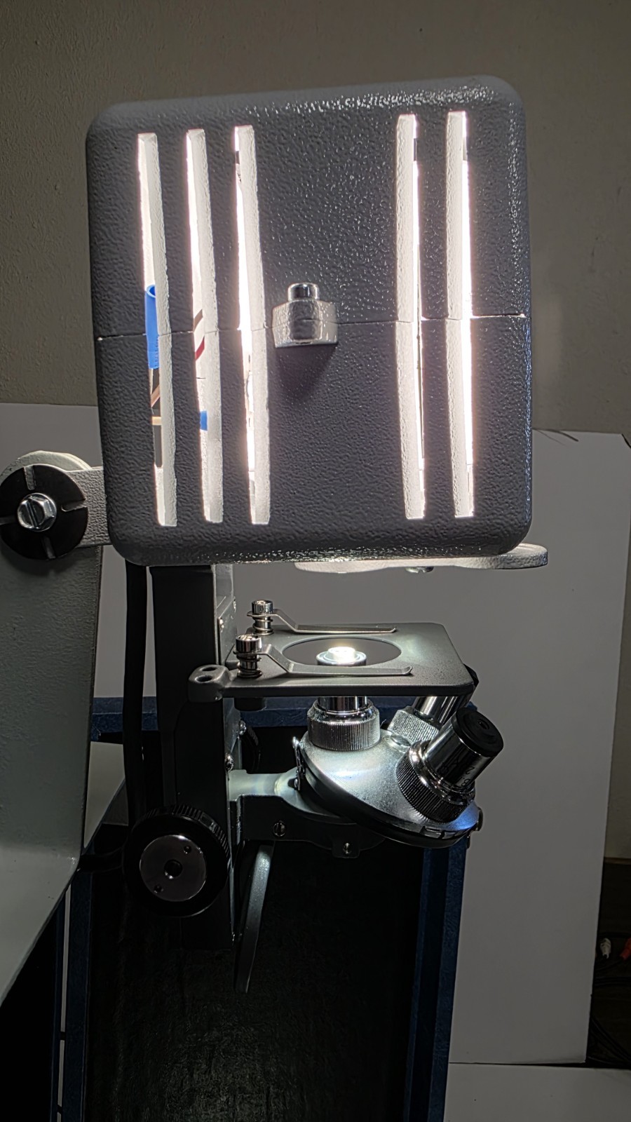 Bioscope 500 Series Microscope Projector