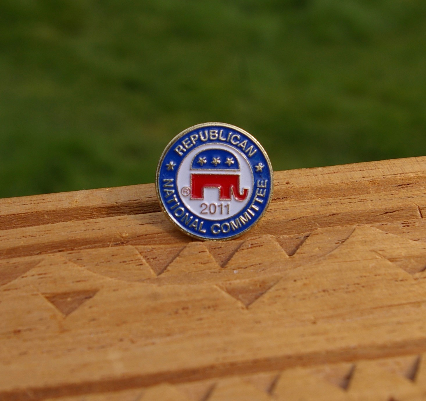 2011 Republican National Committee Elephant 5/8" Metal Enamel Lapel Pin Pinback