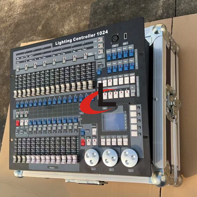 1024 DMX Lighting Console Professional Stage Light Controller With Flight Case