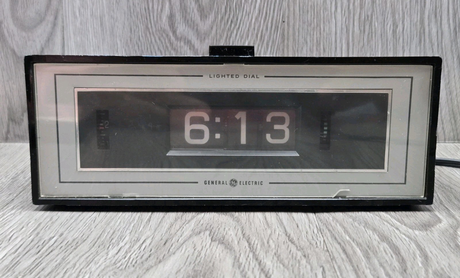 Vintage General Electric GE Lighted Dial Flip Digital Alarm Clock 8142-4 Retro