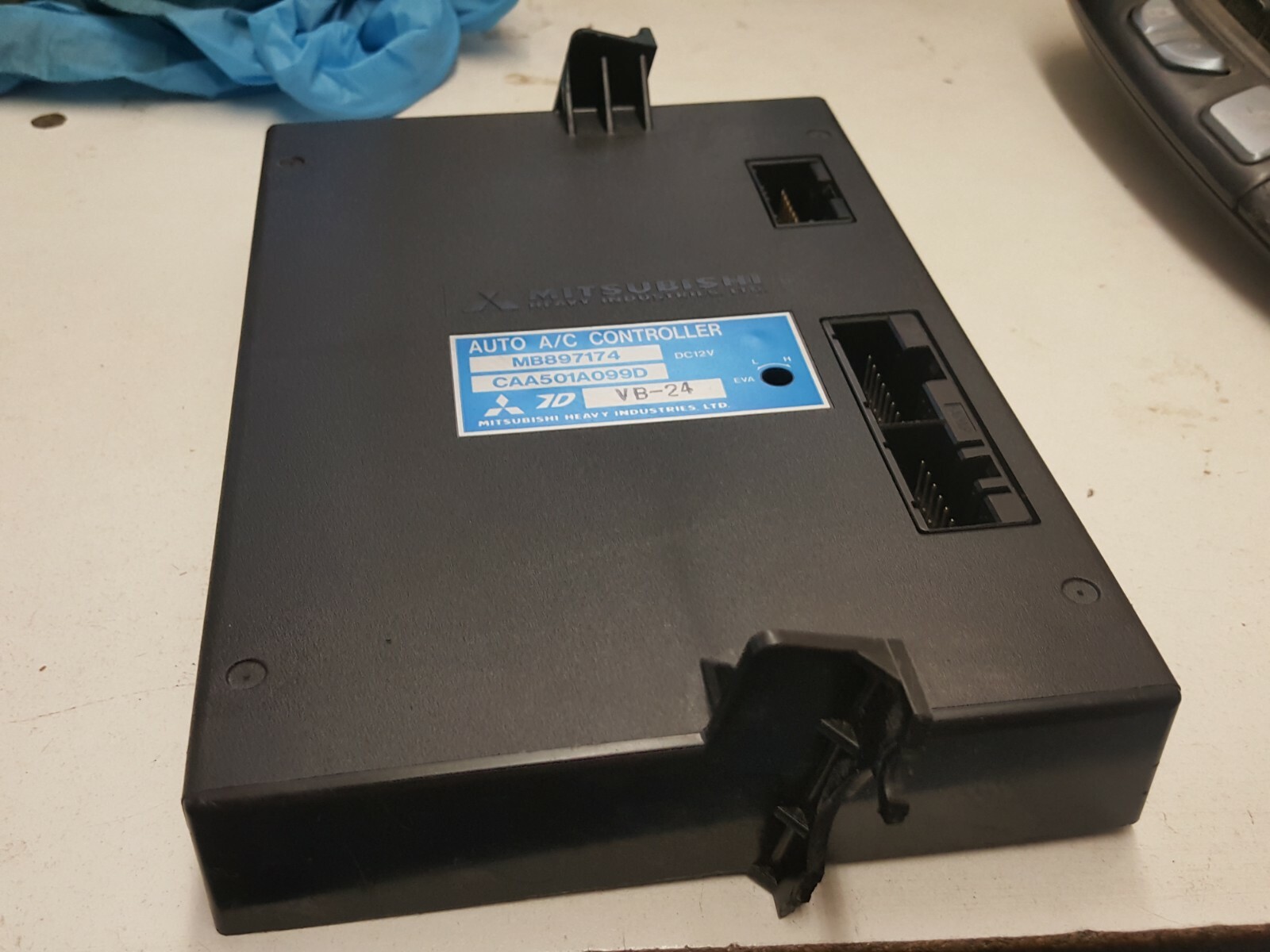 Temperature Control Module MB897174 OEM 1993 Stealth 3000GT Broken mounting tabs