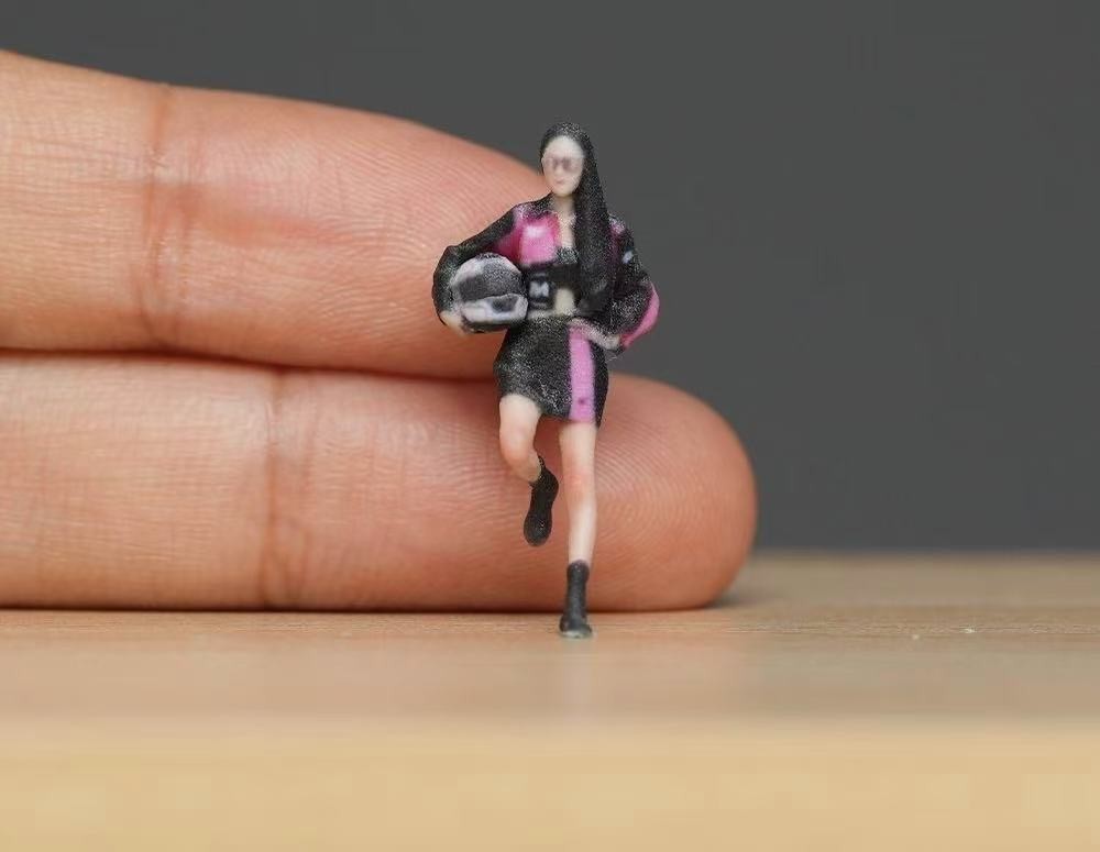 BN 1:64 Painted Figure Model Miniature  Diorama Sand Beauty Lady With Helmet