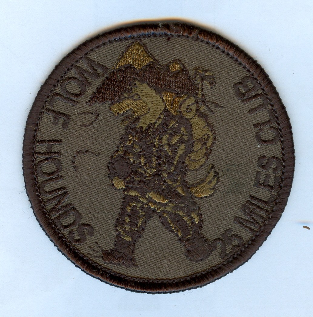 US ARMY:  27th INFANTRY "WOLFHOUNDS 25 MILES CLUB" ... MINT ... HARD TO FIND