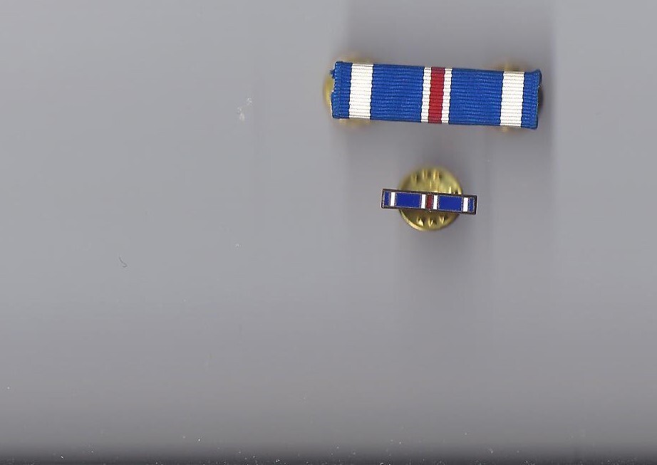 US Distinguished Flying Cross ribbon bar and lapel pin DFC with pin assemblies