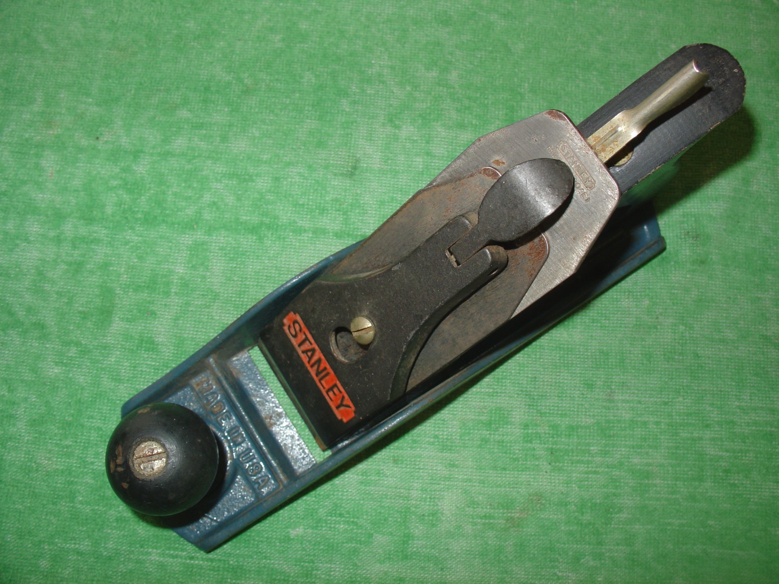 VINTAGE STANLEY H1204 (12-204E) -- SMOOTH BOTTON WOODWORKING PLANE MADE IN USA