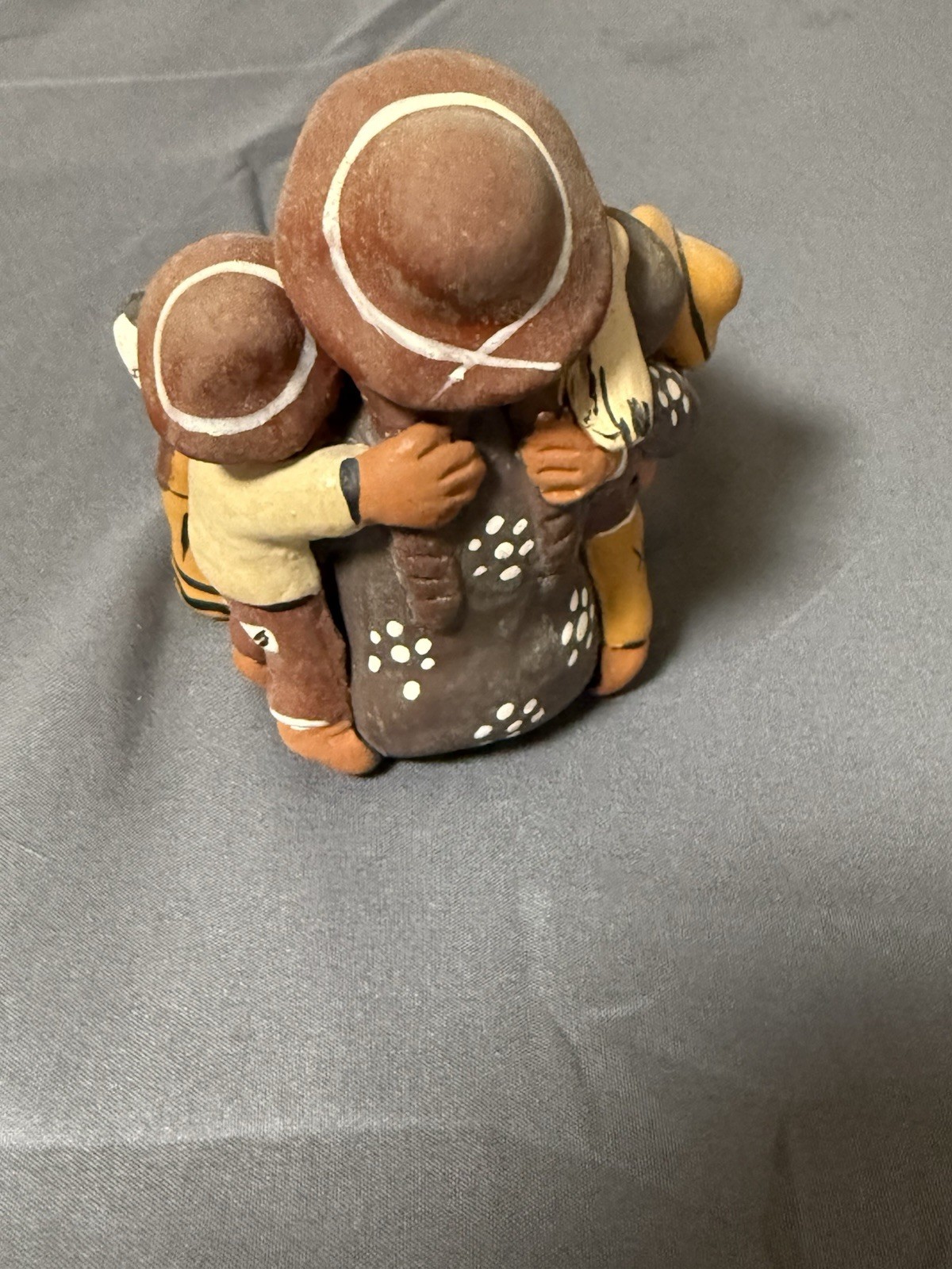 Manos Amigas Peru Terracotta Family Sculpture Folk Art Nativity Style – Repaired