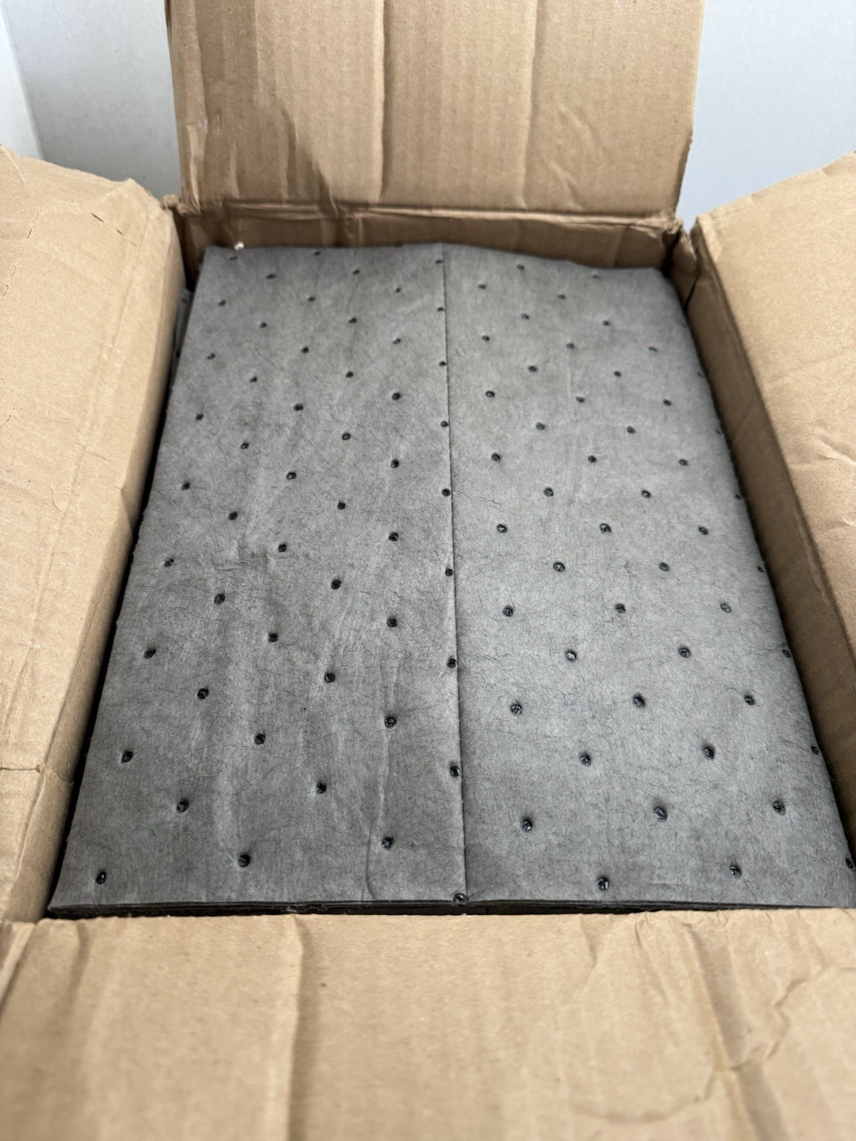 Heavyweight Spill Absorbing Pads (Grey) 10"x13" Open Box