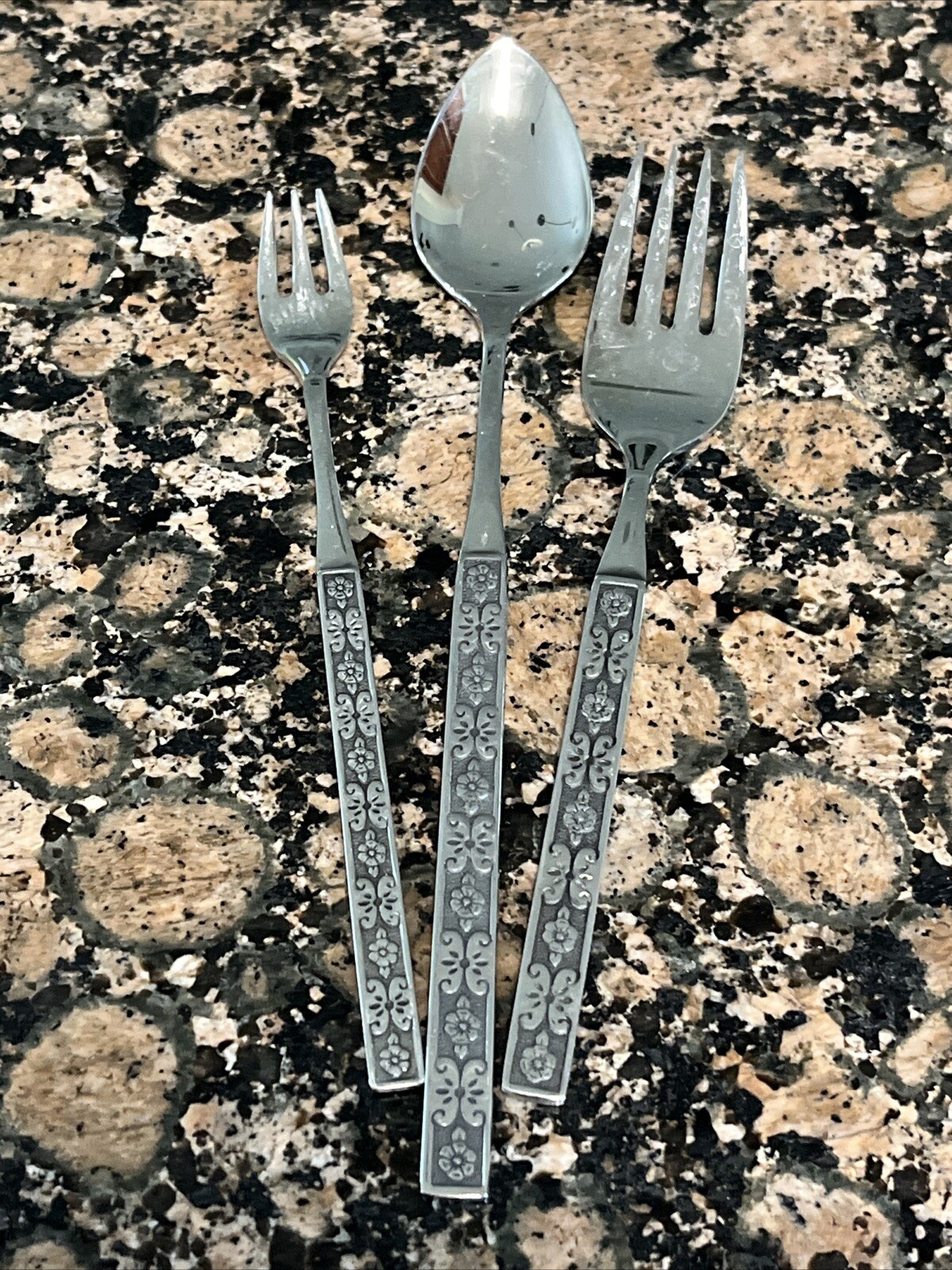 Oneida CAPRI Stainless Distinction DELUXE Black Accent YOUR CHOICE Flatware