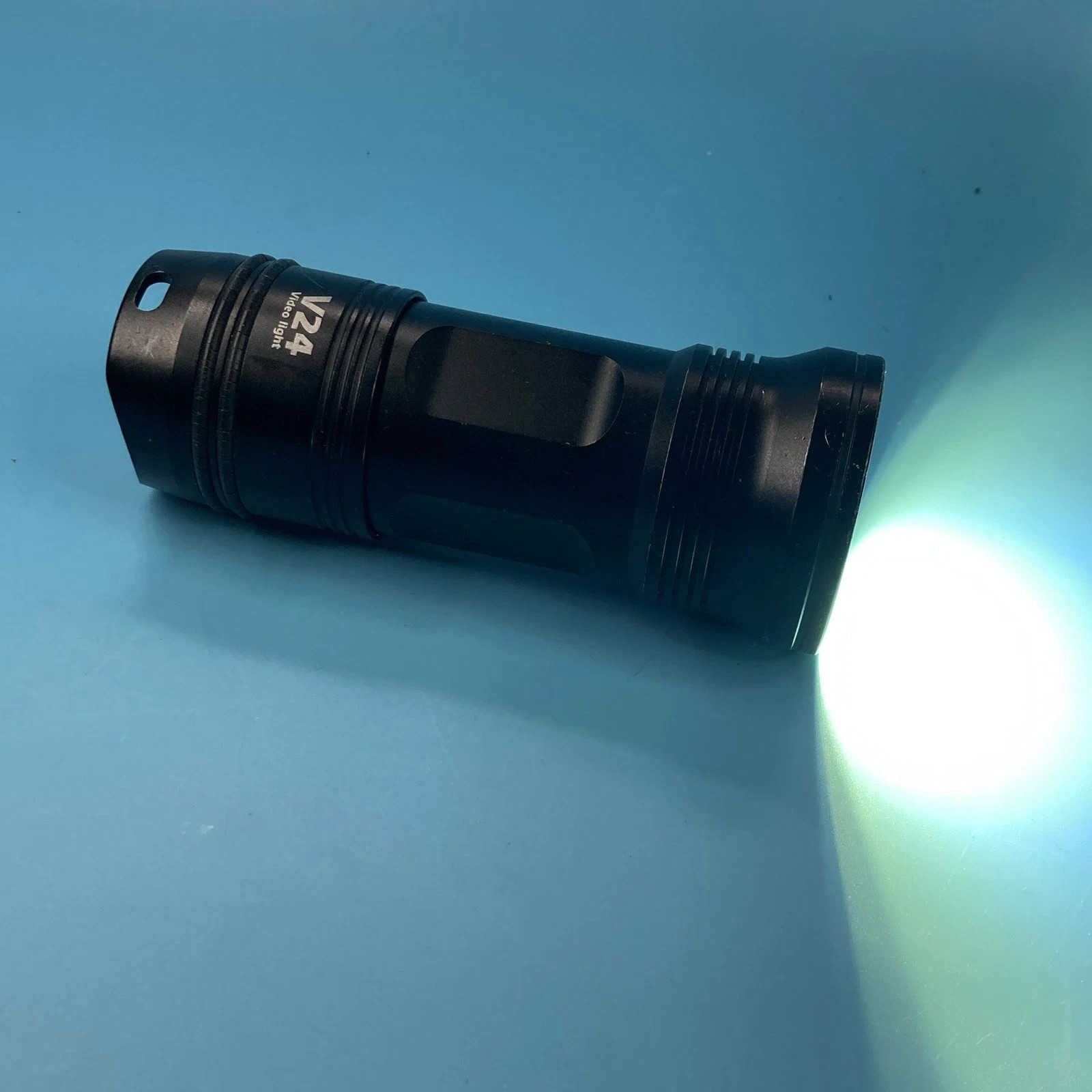 Fish-Lite V24 2400 Lumens Scuba Video Dive Light Waterproof 100m/330ft w charger