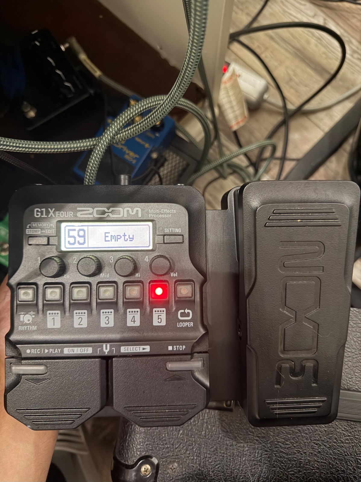 Zoom G1X Four Guitar Effects Processor with Built-in Expression Pedal
