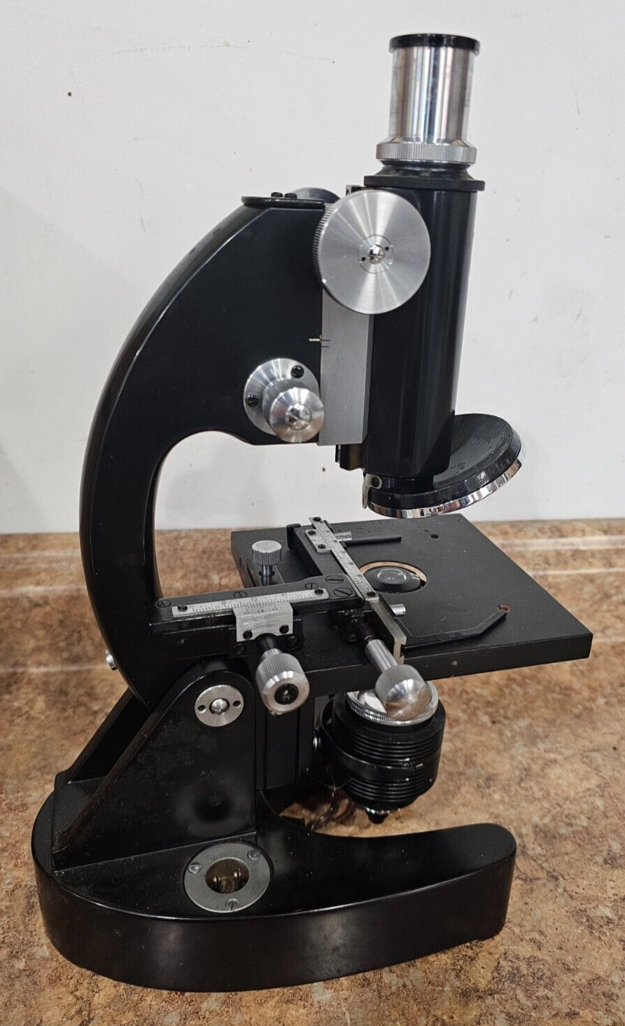 Vintage Union 31064 Microscope w/ Original Case, Objectives + Eyepieces