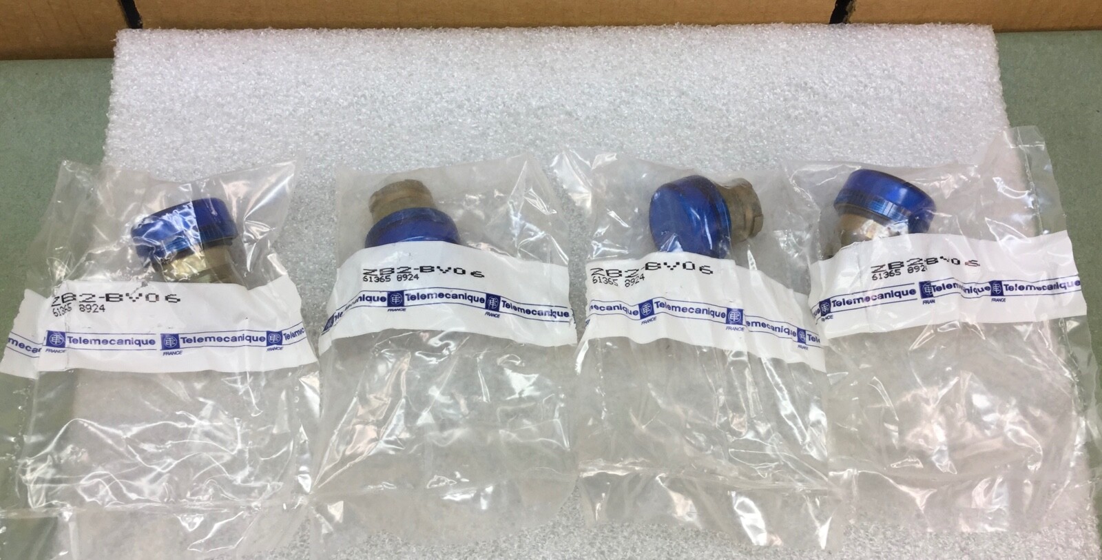 TELEMECANIQUE ZB2BV06 22MM BLUE PILOT LIGHT HEAD [SET OF 4] NEW IN PKG