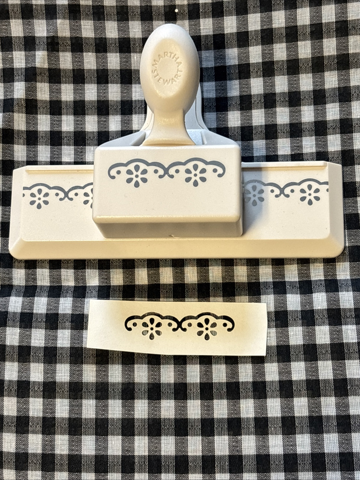 Martha Stewart Paper Punch Cutter Daisy Scallop Border Edge FAST Free Ship