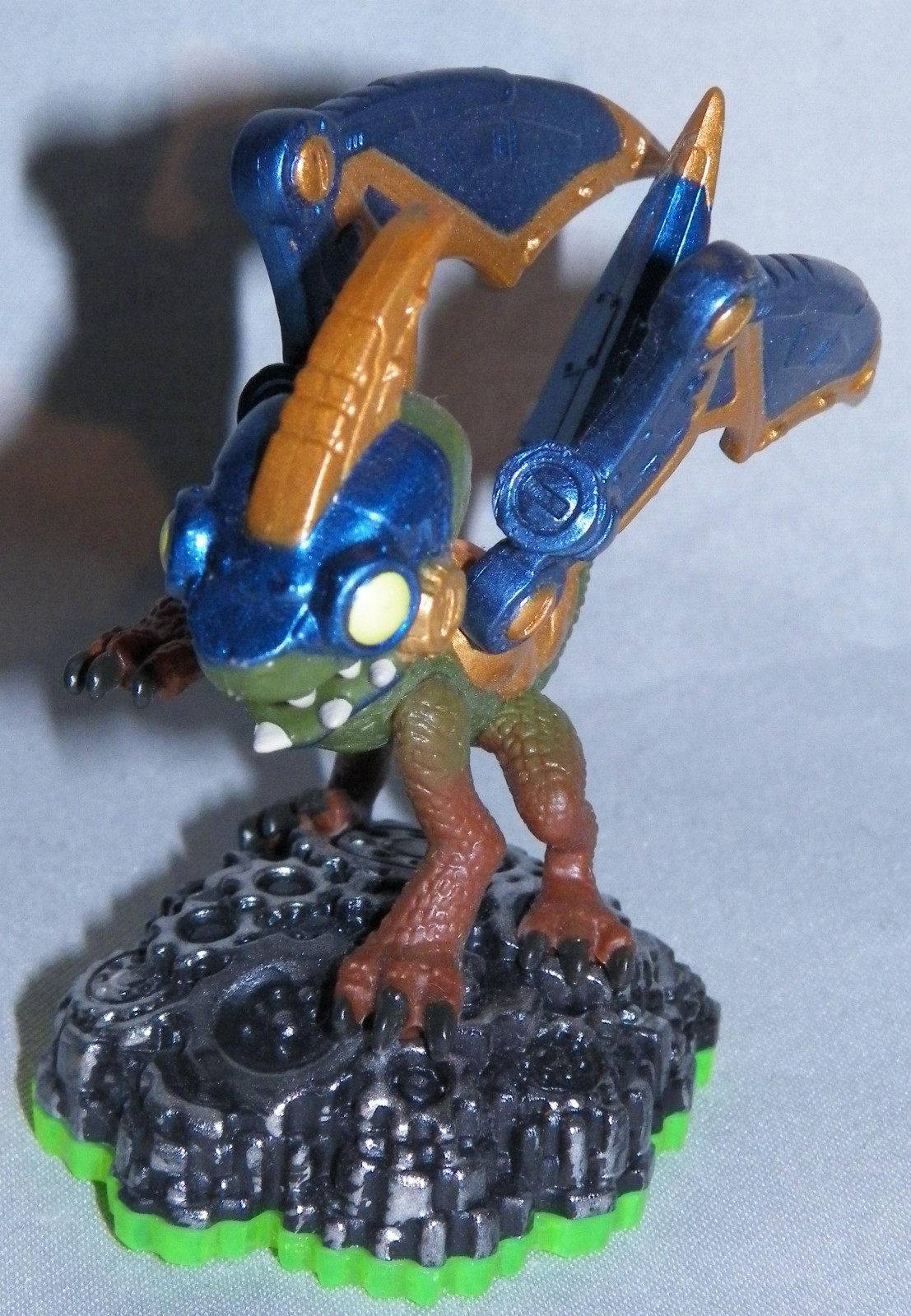 DROBOT Skylanders Figure Complete w/ Card Web Code Sticker MINT CONDITION