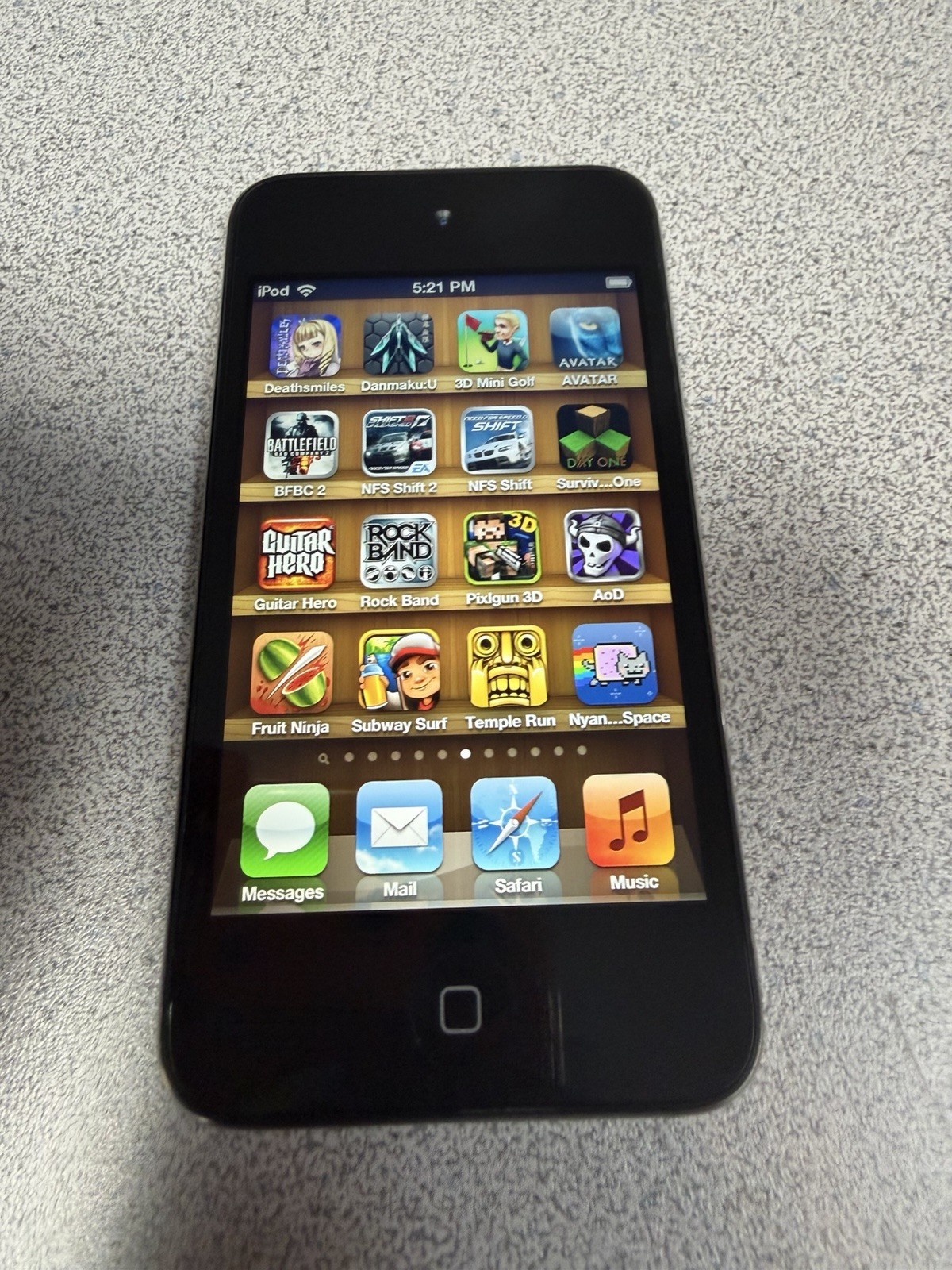 iPod touch 4th 64gb 160 Retro Games Voltron Resident Evil Infinity Blade