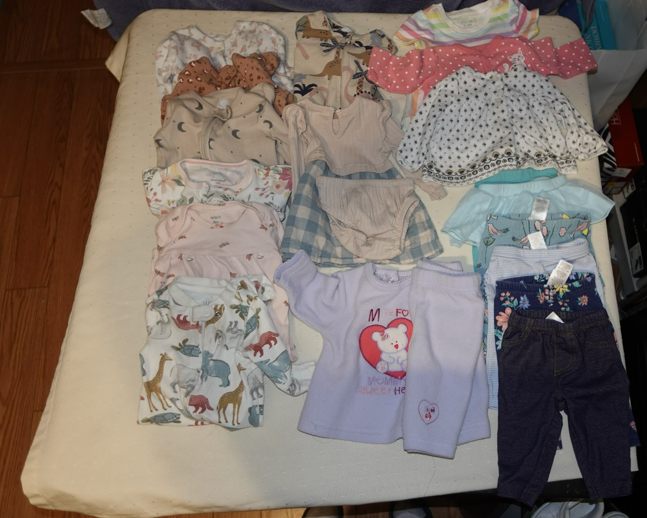 LARGE LOT (20) PIECE INFANT GIRLS CLOTHING SIZE 0-3 MONTHS