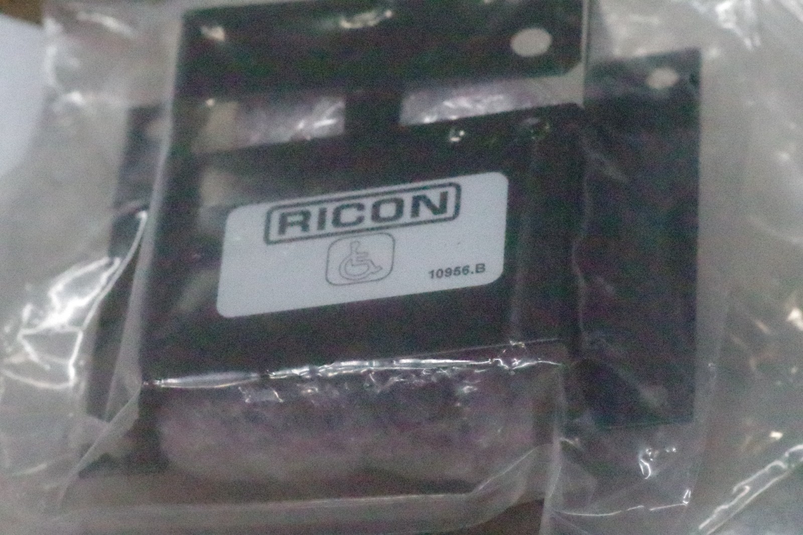 RICON WHEELCHAIR LIFT CIRCUIT BREAKER KIT 10956B 90AMP  BRAND NEW IN PACKAGE!