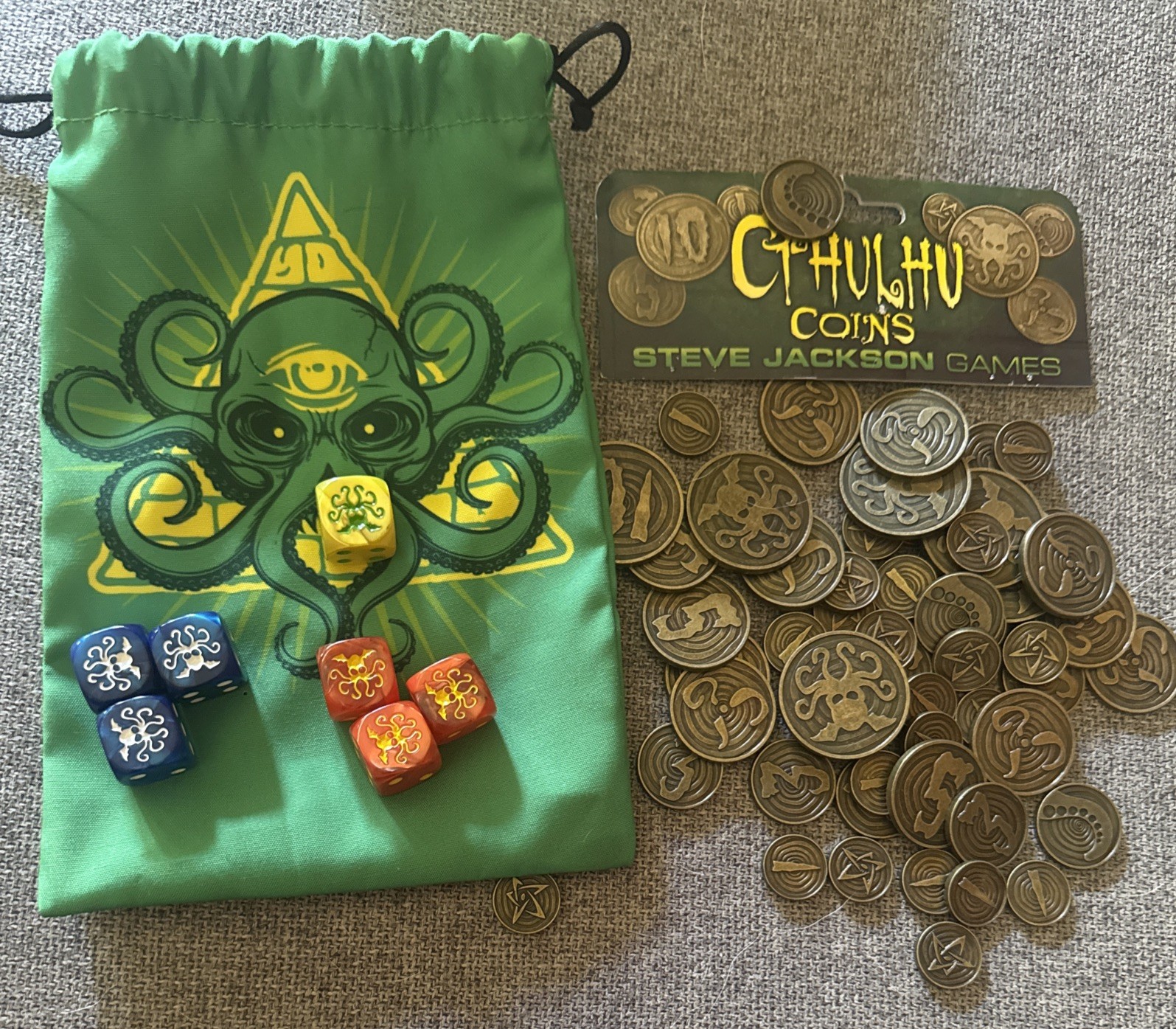 Steve Jackson Cthulhu Accessories: 60 Coins + Dice/Dice Bag