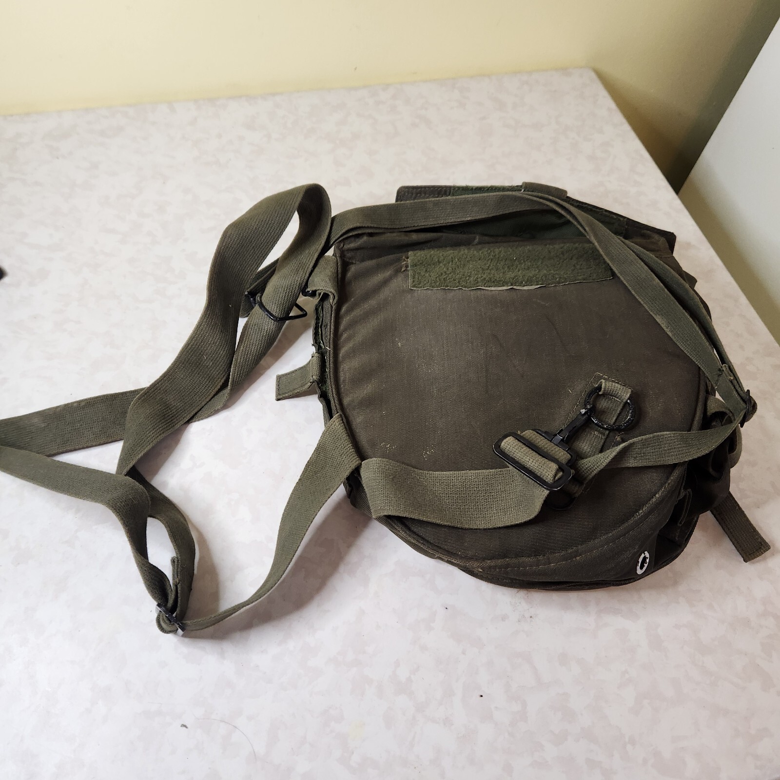 Vintage US military canvas bag. Unmarked 12"x11" Green L4