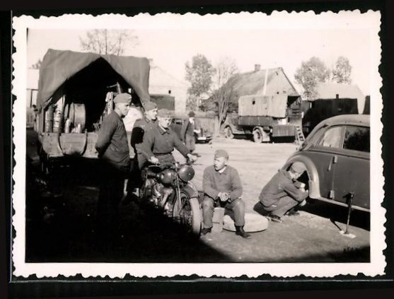 Photography View Guttentag / Upper Silesia, Soldiers Der Armed Forces With Motor