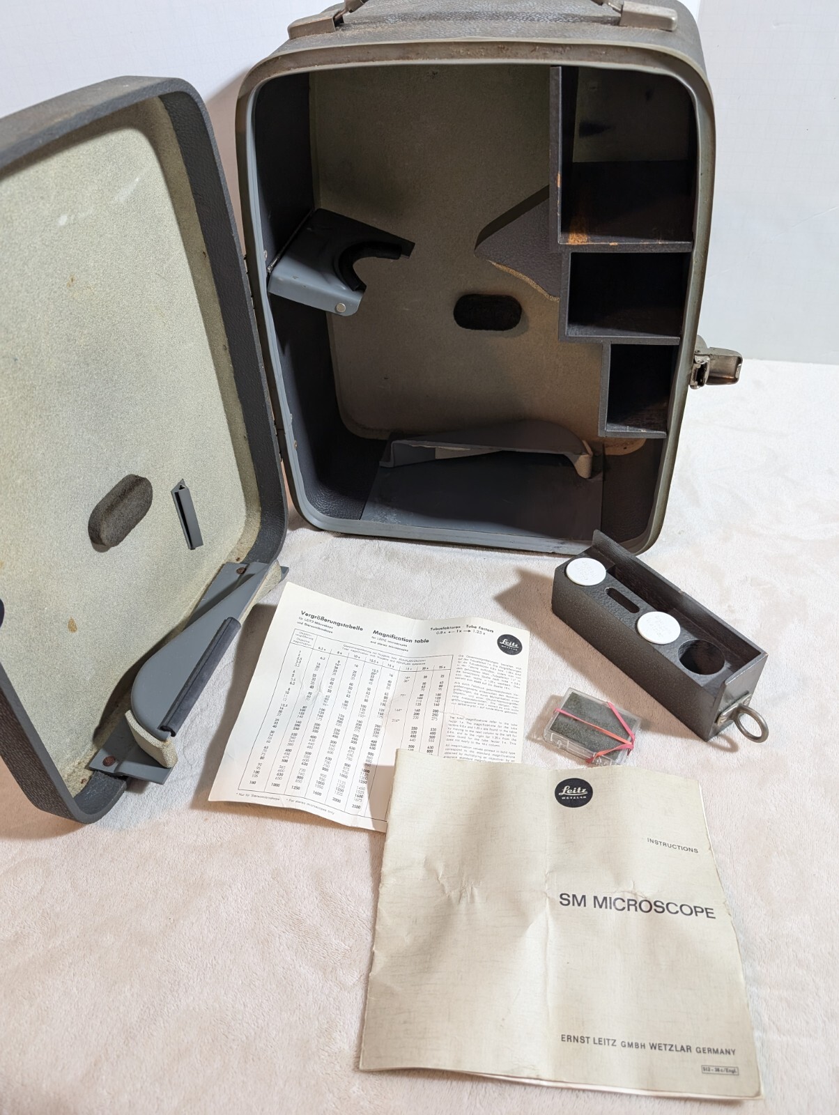 Leitz Wetzlar Binocular Microscope 4 Objectives Illuminator Case Manual Black