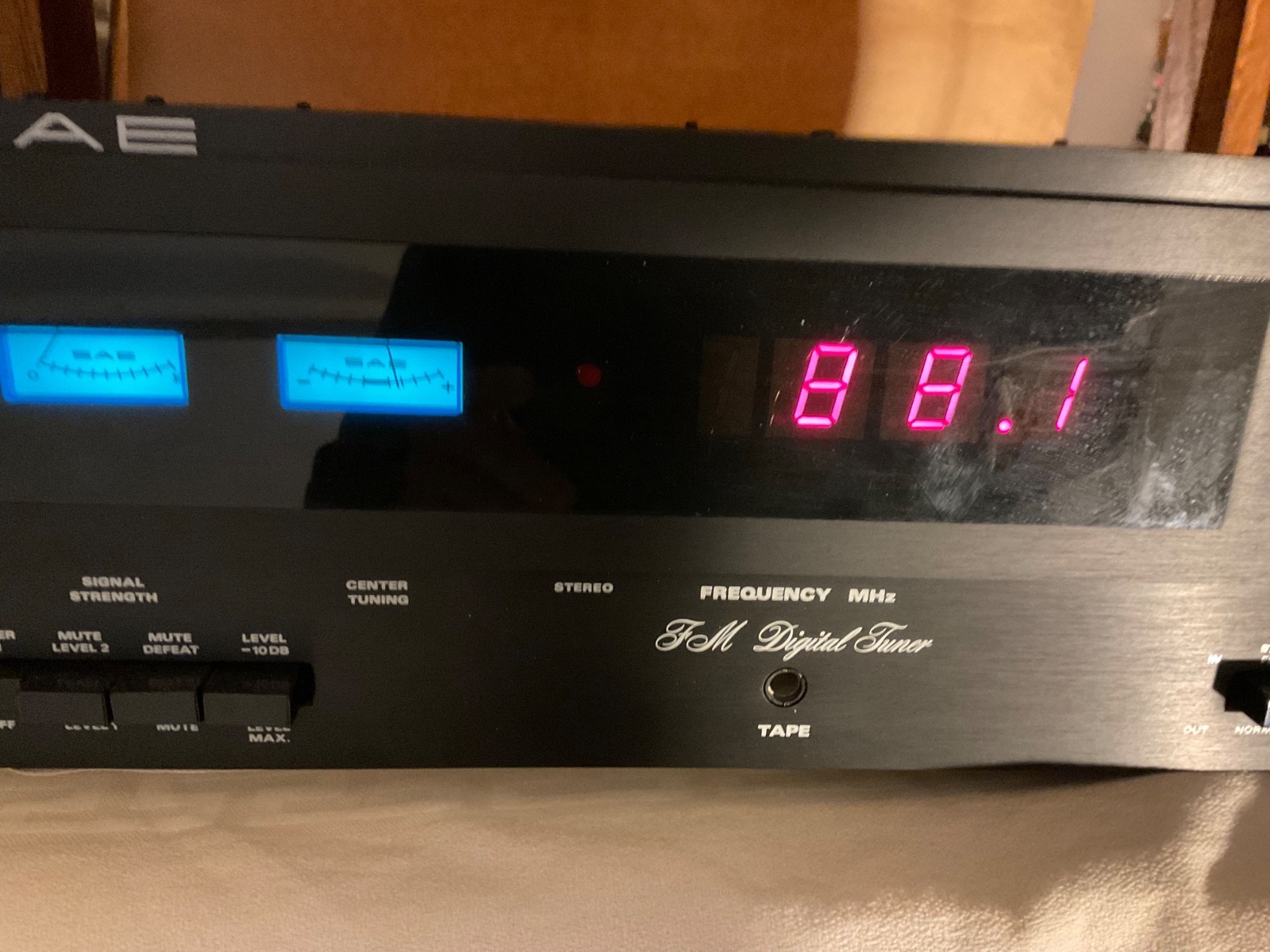 SAE 8000 Vintage FM Tuner Rack Mount