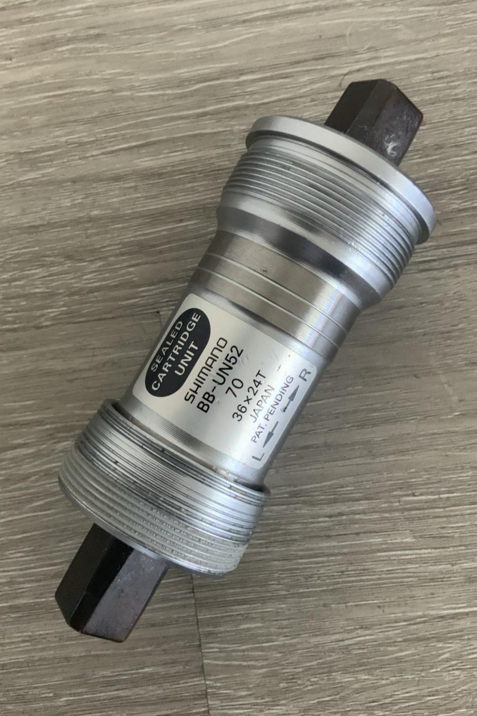 SHIMANO SEALED BOTTOM BRACKET 70-107 MM ITALIAN THREADING MODEL UN52 UNUSED