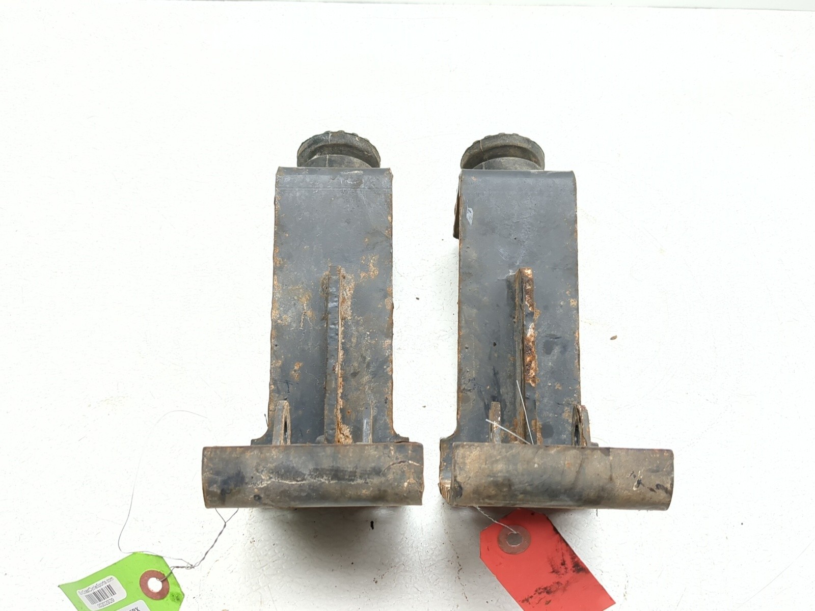 09-16 Kubota RTV 1140 CPX Left & Right Rear Leaf Suspension Spring Bracket Mono