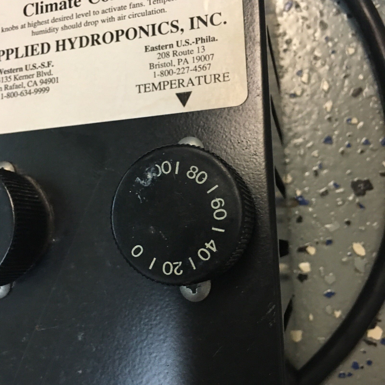 Hydrofarm Climate Controller Temperature & Humidity Thermostat - L11