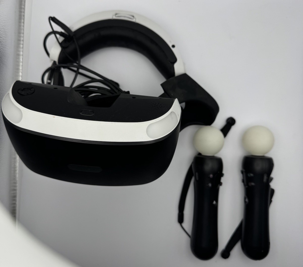 Sony PlayStation VR Headset Bundle w/ Two VR Controllers- READ DESCRIPTION