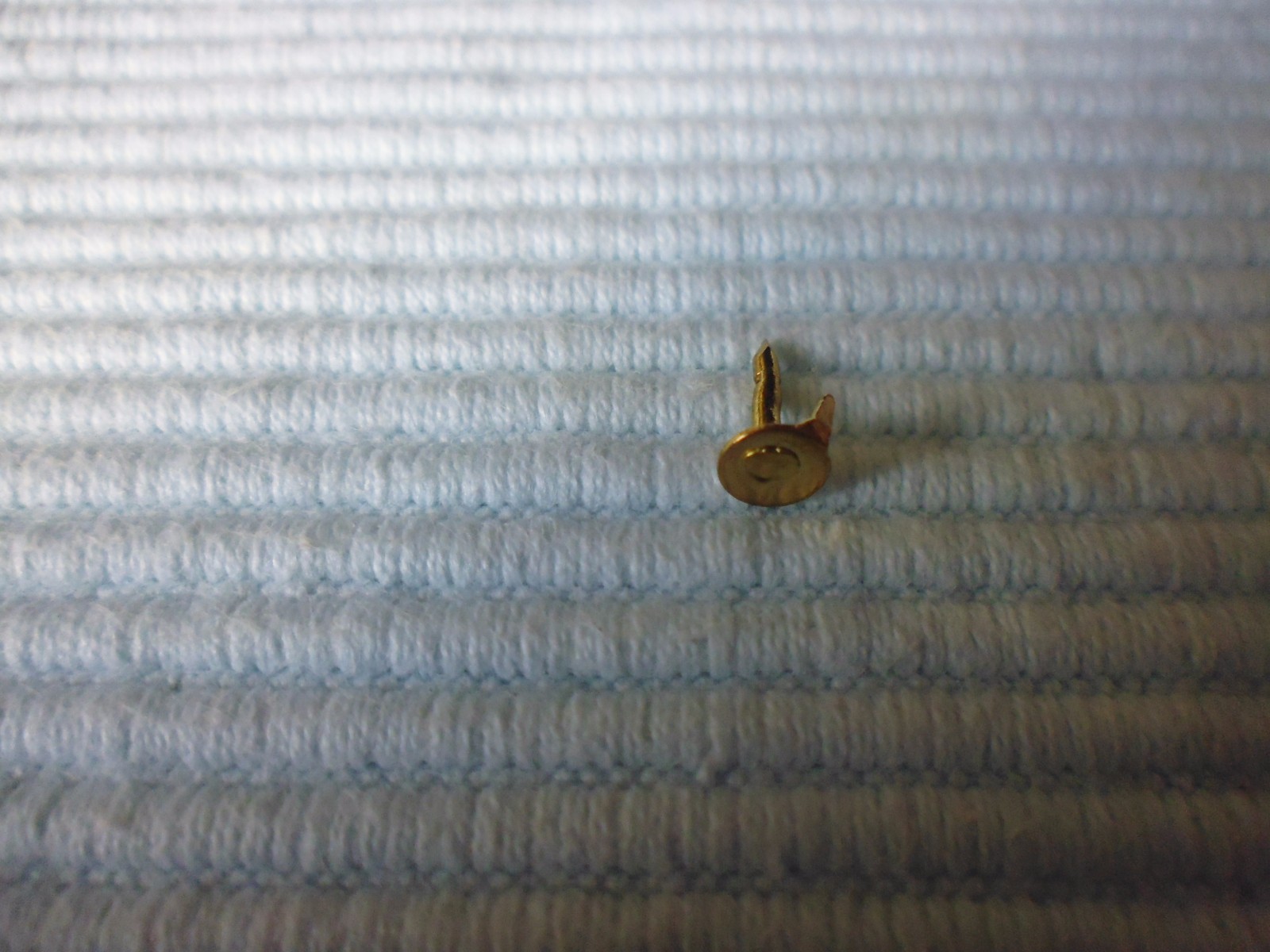 100 NEW PIN NAILS GOLD TONE