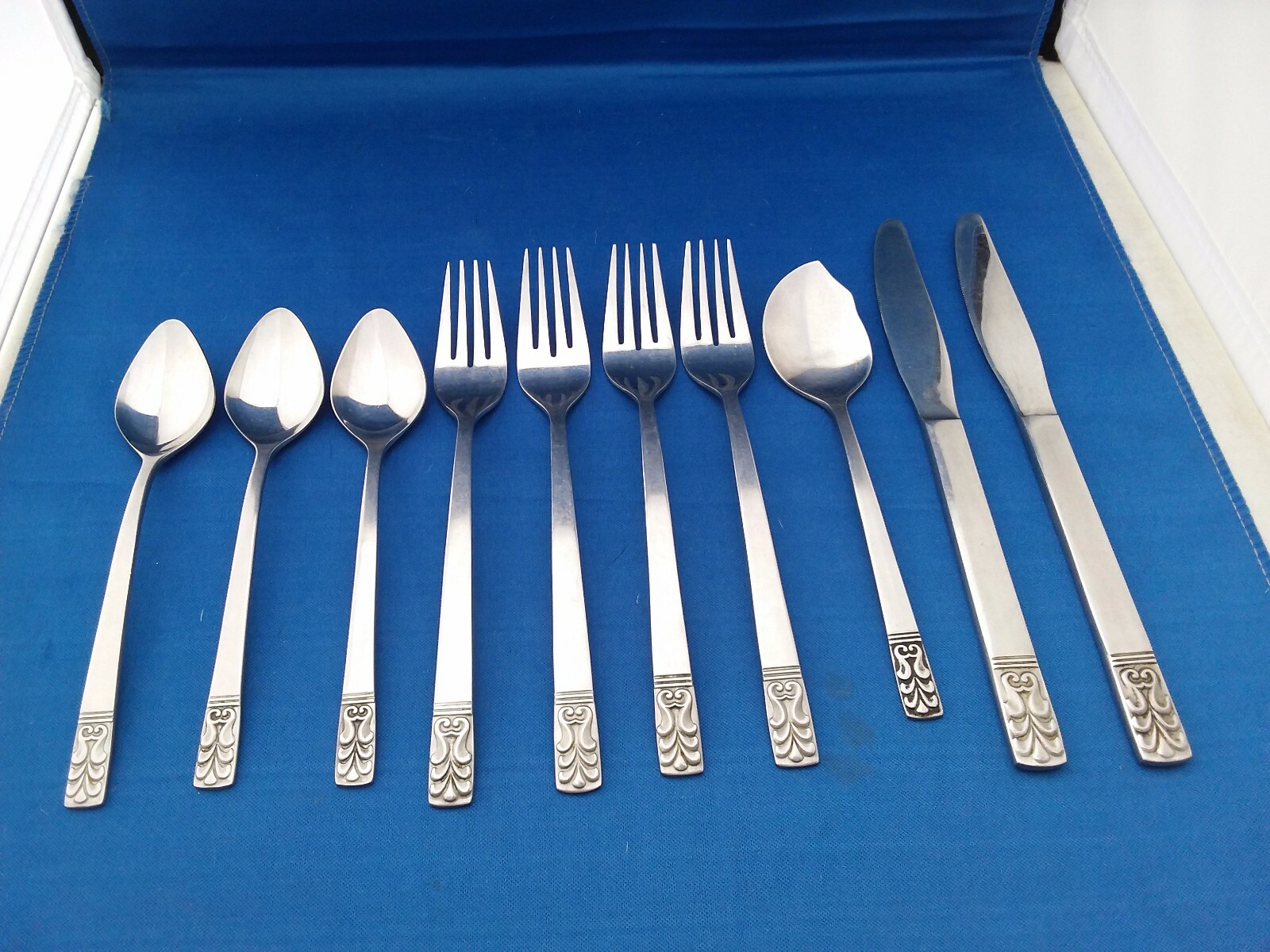 Set of 10 Carlyle Cameo Stainless Pieces