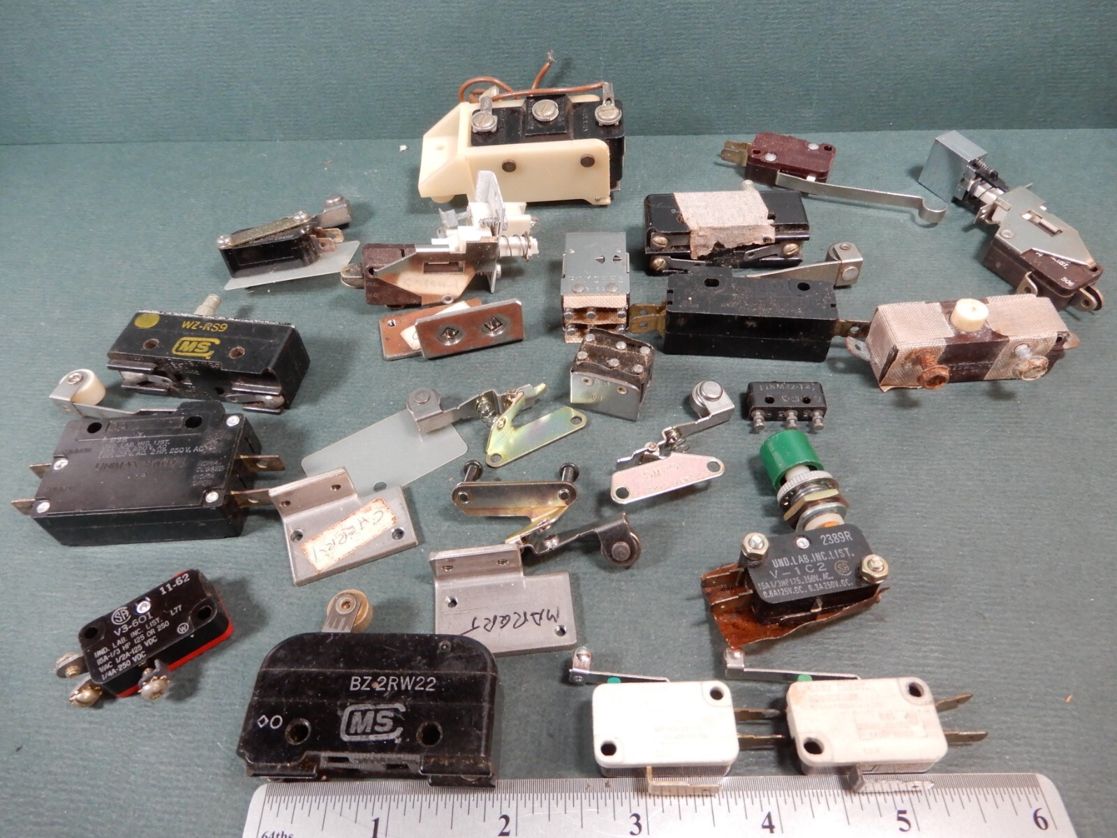 Huge Lot of Vintage Micro Switches BZ2RW22 Unimax WZ-RS9 NOS and Used