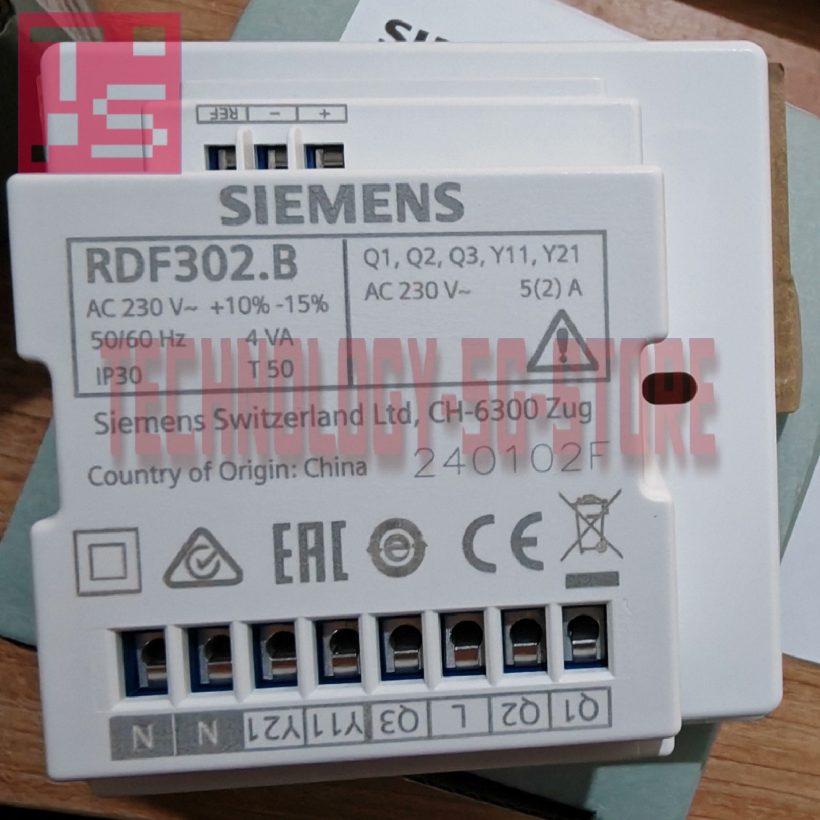 SIEMENS RDF302.B Temperature Controller Switch# 1pcs New In Box